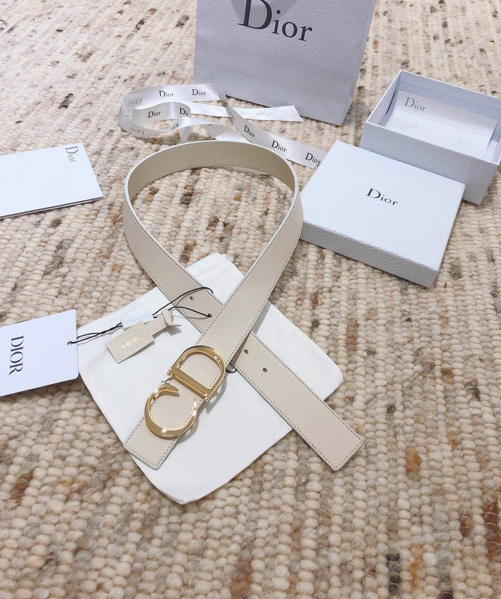 Christian Dior 30 Montaigne Reversible In White – DB027