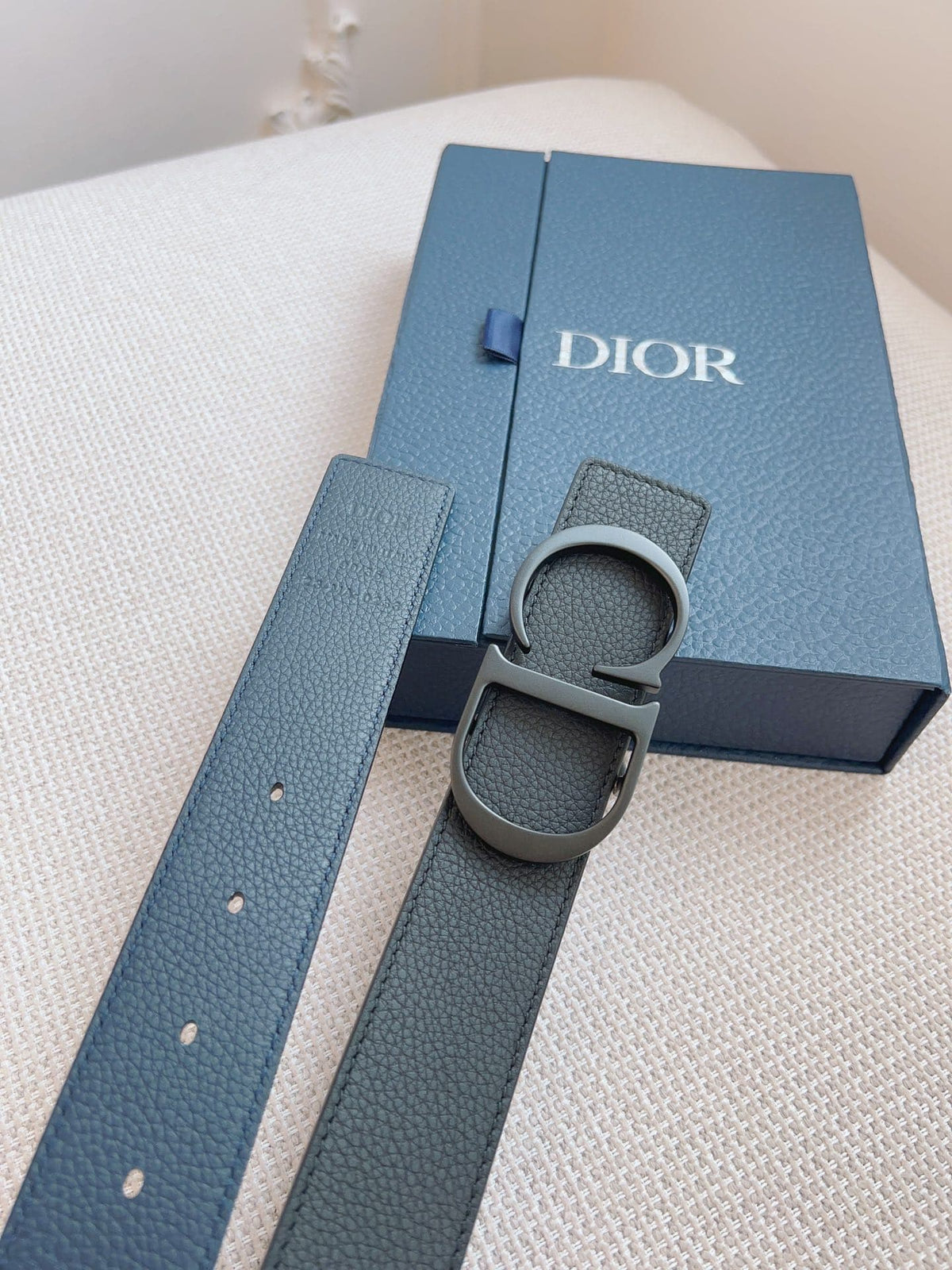 CHRISTIAN DIOR MEN REVERSIBLE GRAINED CALFSKI LEATHER BELT- DB007