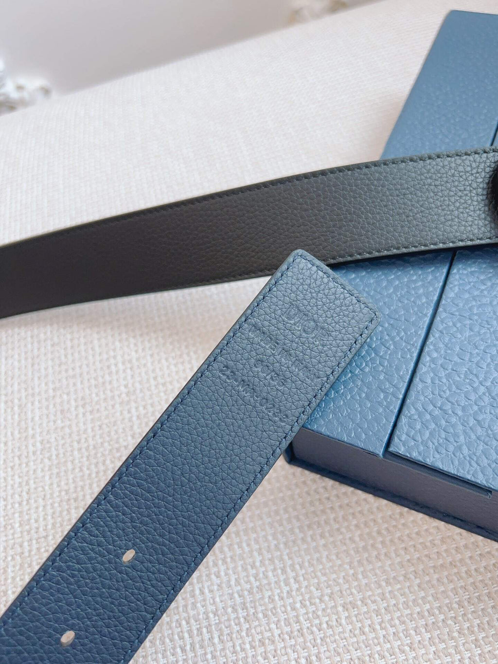 CHRISTIAN DIOR MEN REVERSIBLE GRAINED CALFSKI LEATHER BELT- DB007
