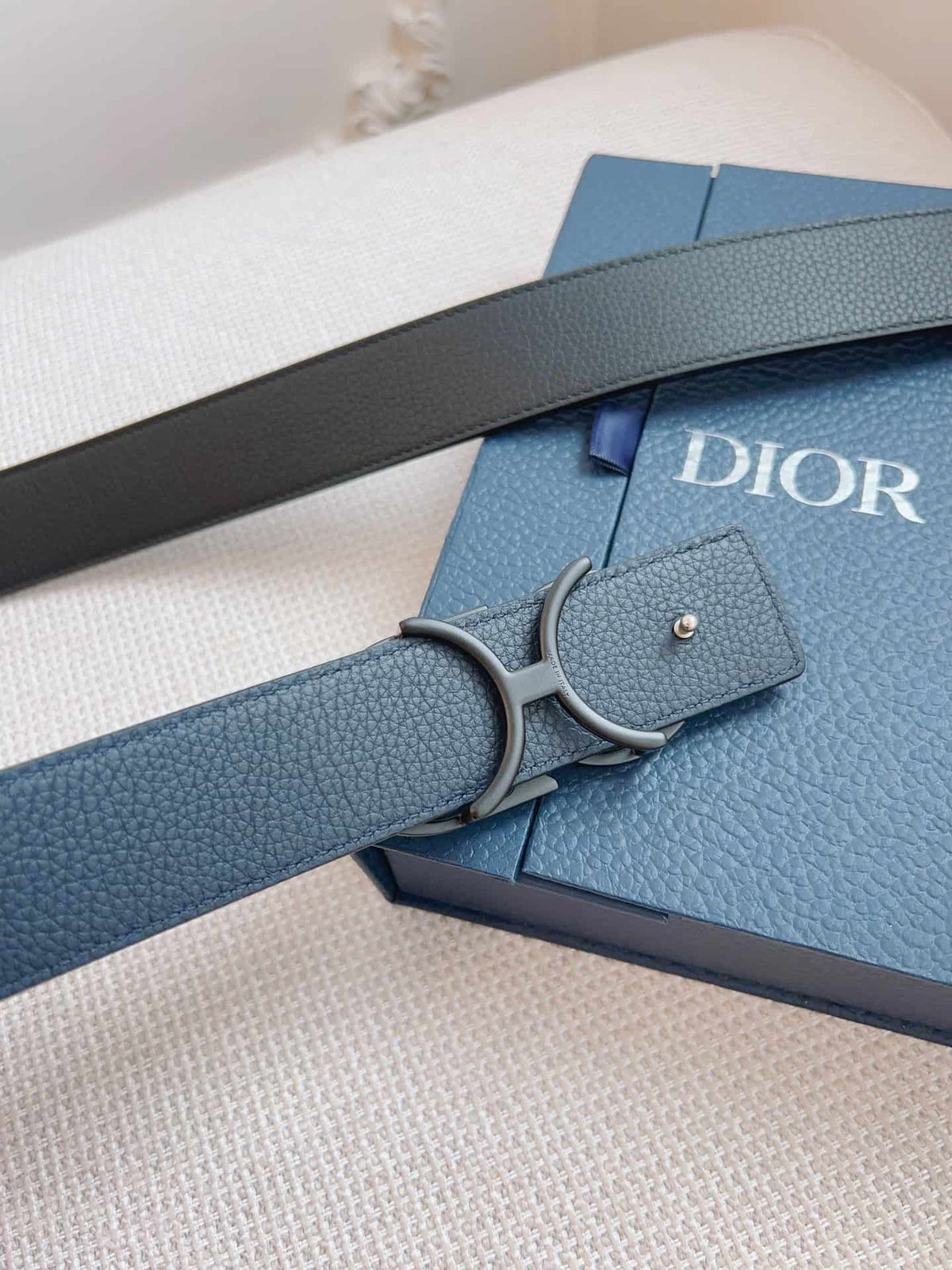 CHRISTIAN DIOR MEN REVERSIBLE GRAINED CALFSKI LEATHER BELT- DB007