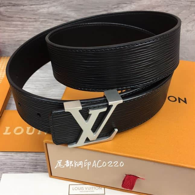 LOUIS VUITTON LV INITIALES 40MM LBE064
