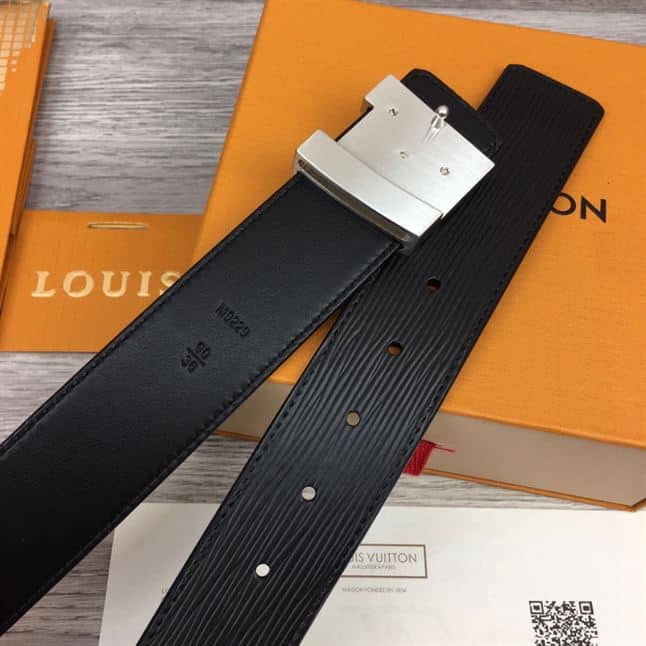 LOUIS VUITTON LV INITIALES 40MM LBE064