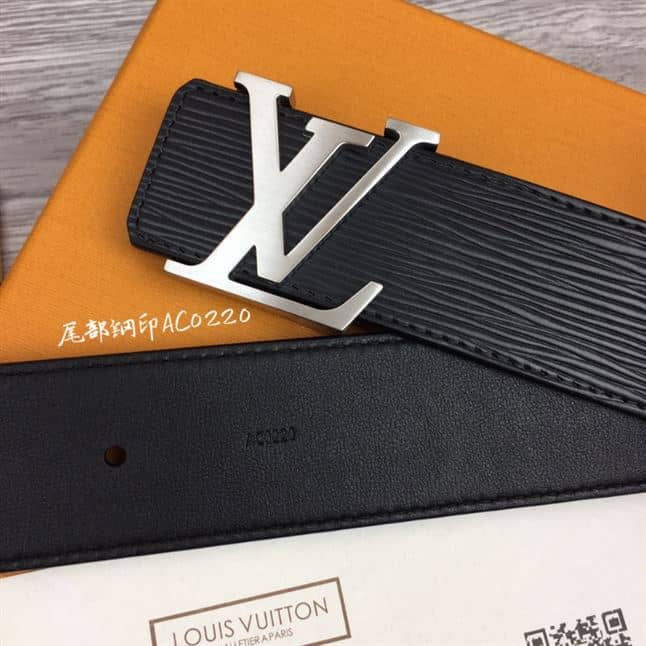 LOUIS VUITTON LV INITIALES 40MM LBE064