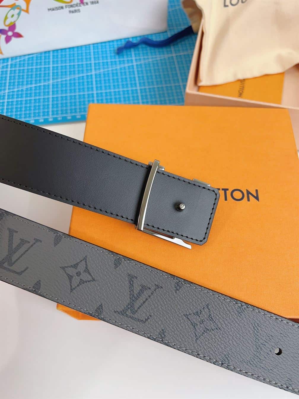 LOUIS VUITTON LV INITIALES 40MM REVERSIBLE BELT – LBE027