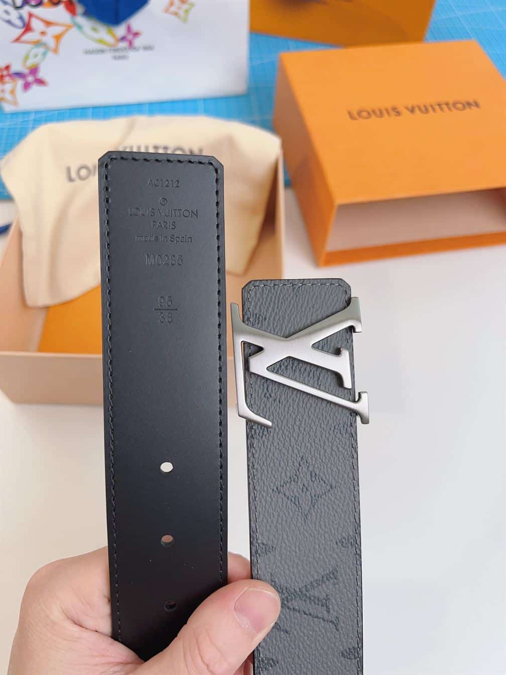 LOUIS VUITTON LV INITIALES 40MM REVERSIBLE BELT – LBE027