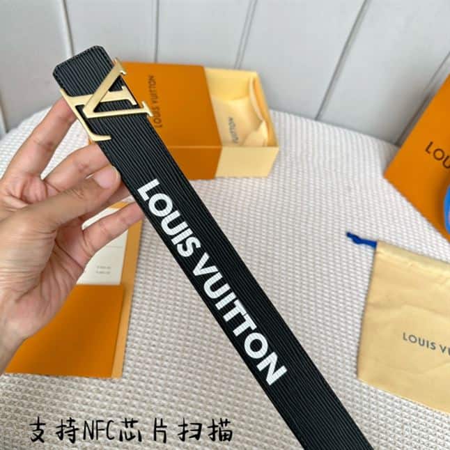 LOUIS VUITTON LV INITIALS 40MM REVERSIBLE BELT – LBE051
