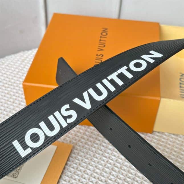 LOUIS VUITTON LV INITIALS 40MM REVERSIBLE BELT – LBE051