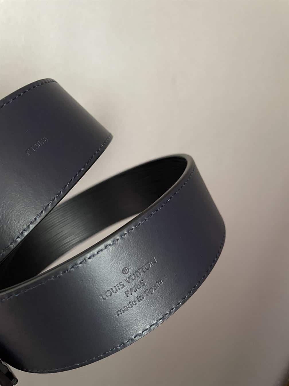 LV INITIALES 40MM – LBE009