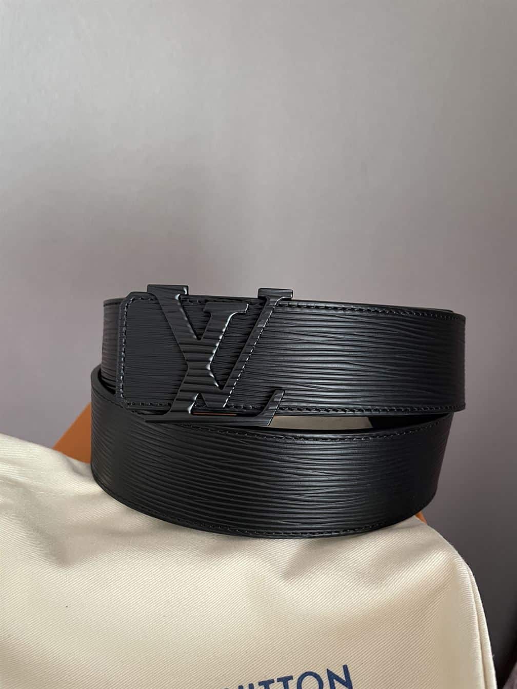 LV INITIALES 40MM – LBE009
