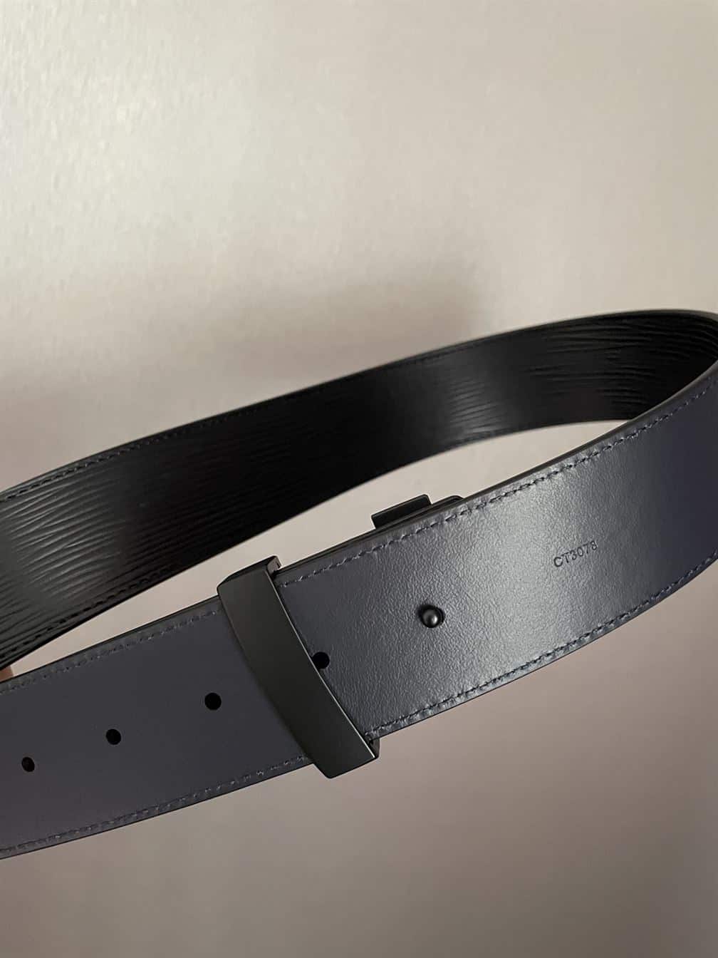 LV INITIALES 40MM – LBE009