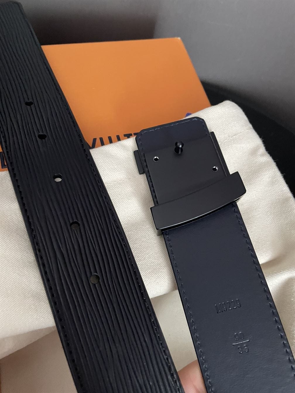 LV INITIALES 40MM – LBE009