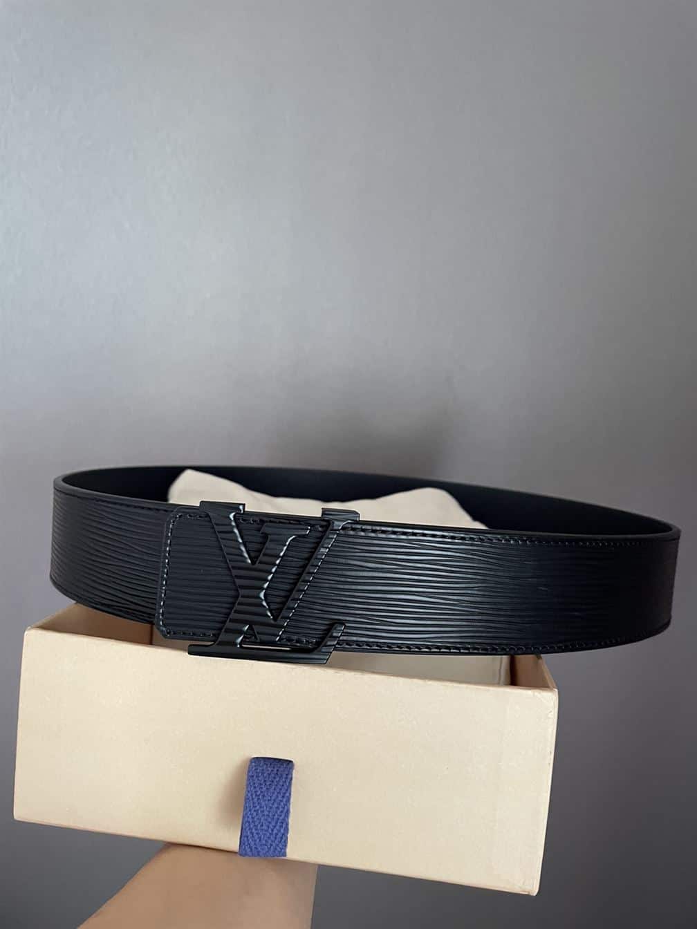 LV INITIALES 40MM – LBE009