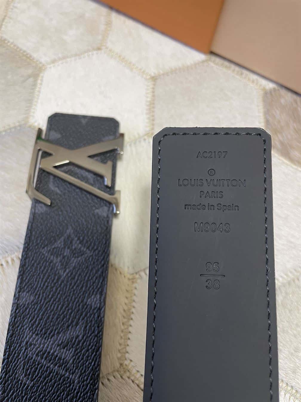 LV INITIALES 40MM REVERSIBLE – LVB010