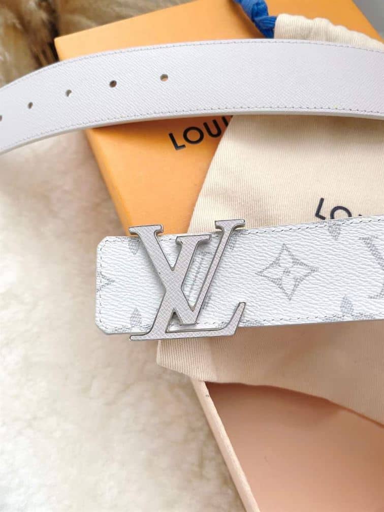 LV INITIALES REVERSIBLE BELT MONOGRAM ECLIPSE TAIGA 40MM – LBE014