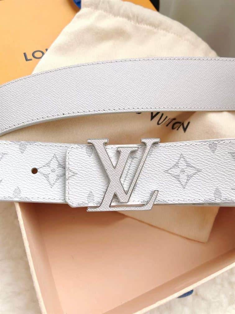 LV INITIALES REVERSIBLE BELT MONOGRAM ECLIPSE TAIGA 40MM – LBE014