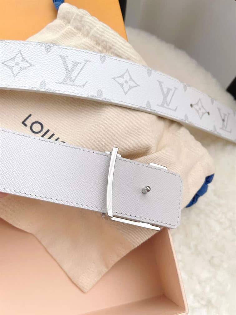 LV INITIALES REVERSIBLE BELT MONOGRAM ECLIPSE TAIGA 40MM – LBE014